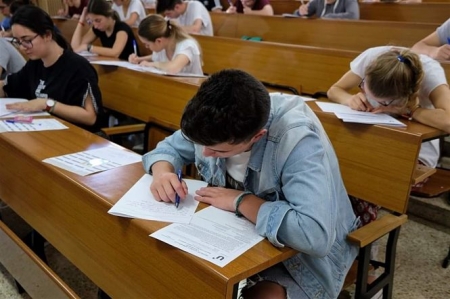 Alumnos durante la pruebas de selectividad (UGR)