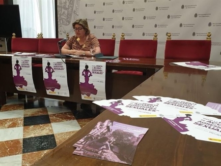 Ana Muñoz ha presentado el `Punto Violeta` del Corpus (AYTO. GRANADA) 