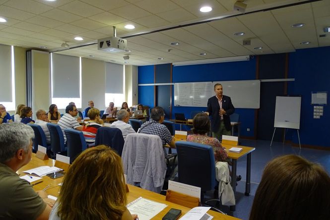 El gerente del Servicio Andaluz de Salud (SAS), Miguel Moreno en la sesión dedicada al análisis del Sistema Sanitario Andaluz, dentro del Programa de Desarrollo de Directivos que el SAS realiza con la Escuela Andaluza de Salud Pública (EASP) El gerente del Servicio Andaluz de Salud (SAS), Miguel Moreno en la sesión dedicada al análisis del Sistema Sanitario Andaluz, dentro del Programa de Desarrollo de Directivos que el SAS realiza con la Escuela Andaluza de Salud Pública (EASP)
