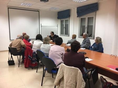 Una clase en el Centro de Educación Permanente Elena Martín Vivaldi de Cúllar Vega (AYTO. CÚLLAR VEGA)