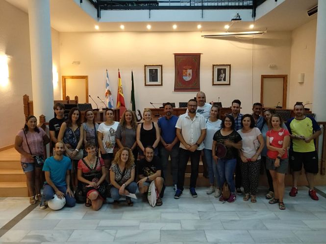 Grupo de voluntarios de Protección Animal de Vegas del Genil, que velará por los perros y gatos abandonados del municipio (AYTO. VEGAS DEL GENIL) Grupo de voluntarios de Protección Animal de Vegas del Genil, que velará por los perros y gatos abandonados del municipio (AYTO. VEGAS DEL GENIL)