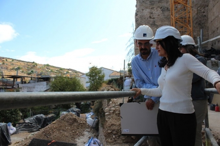 Visita de la subdelegada a las murallas del ALbaicín (SUBDELEGACIÓN)