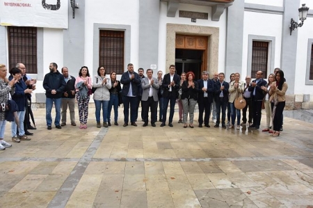 Jose Entrena ha acudido a Baza para guardar el minuto de silencio (DIPUTACIÓN DE GRANADA)