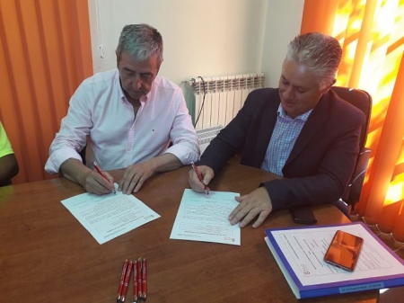 El Diputado de obras públicas firma el convenio para el cambio de contadores (DIPUTACIÓN DE GRANADA)