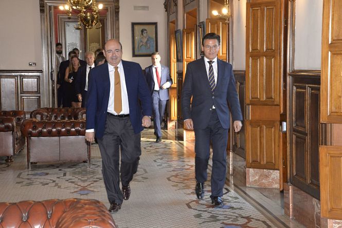 Luis Salvador y Sebastian Pérez han hecho balance de los primeros 100 dias de gobierno (JAVIER ALGARRA) Luis Salvador y Sebastian Pérez han hecho balance de los primeros 100 dias de gobierno (JAVIER ALGARRA)
