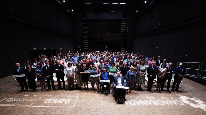 Asociaciones que se han acogido a la convocatoria social Ayudamos a los que ayudan (CAJAGRANADA FUNDACIÓN) Asociaciones que se han acogido a la convocatoria social Ayudamos a los que ayudan (CAJAGRANADA FUNDACIÓN)