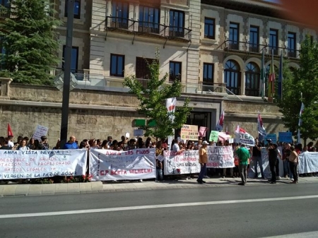 Concentración en la sede de la Delegación de Educación (USTEA)