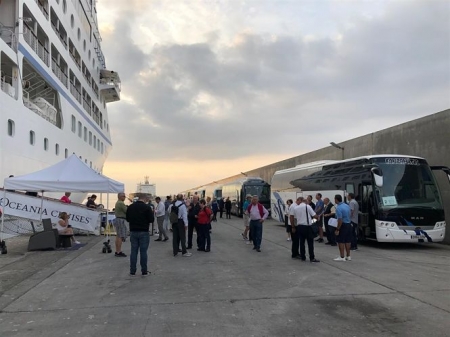 Cruceristas llegados al Puerto de Motril (PUERTO DE MOTRIL)