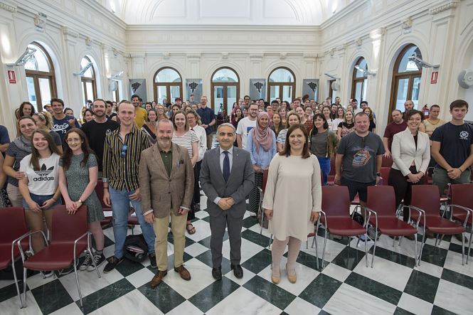 El Delegado de Educación ha dado la bienvenidad a los nuevos auxiliares de conversación (J.M. GRIMALDI) El Delegado de Educación ha dado la bienvenidad a los nuevos auxiliares de conversación (J.M. GRIMALDI)