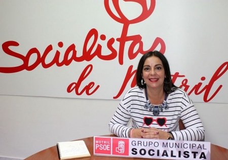 Alicia Crespo en rueda de prensa (PSOE MOTRIL)