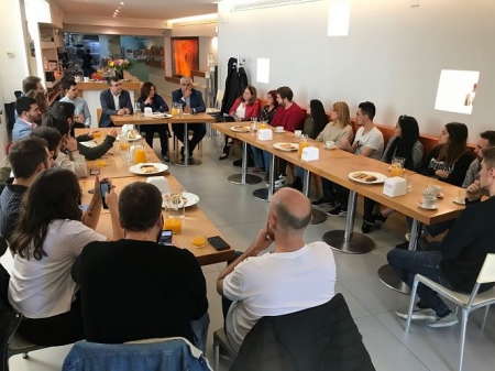 Miembros del PSOE se han reunido con universitarios (PSOE)