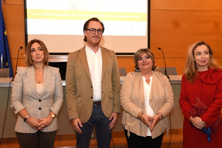 La diputada provincial de Empleo y Desarrollo Sostenible, Ana Muñoz ha acudido las jornadas (J. GROSSO / DIPGRA) 
