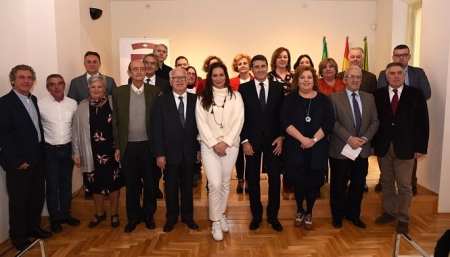Foto de Familia de los galardonados por Diputación (DIPGRA) 