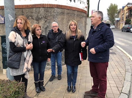 Miembros del PSOE ha visitado la intersección de Huétor Vega (PSOE) 