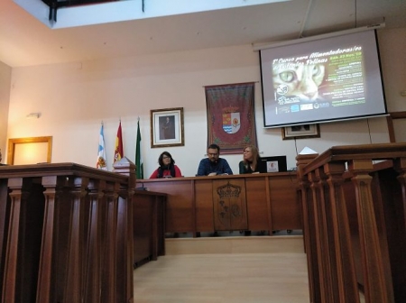 curso celebrado en Vegas del Genil y de los voluntarios alimentando a las colonia de gatos (AYTO. VEGAS DEL GENIL) 