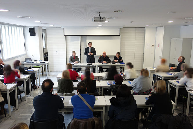 Luis Salvador ha inaugurado las jornadas sobre violencia de género para la policia local (JAVIER ALGARRA) Luis Salvador ha inaugurado las jornadas sobre violencia de género para la policia local (JAVIER ALGARRA)