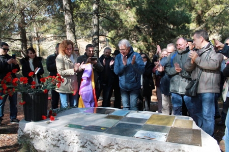 La placa ya luce en Víznar (CCOO)