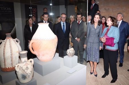 Imagen de la visita de la Reina Letizia a la exposición `La Granada zirí y el universo beréber`, inaugurada el pasado 5 de diciembre (CASA REAL)
