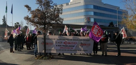 Imagen de los trabajadores de seguridad de la Diputación concentrados el pasado martes (SINDICATO USO) 