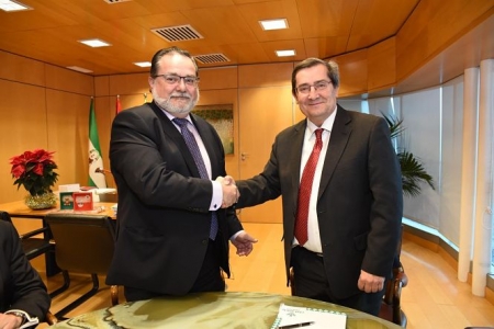 Imagen de la firma entre la Diputación de Granada y Caja Rural de Granada (DIPUTACIÓN) 