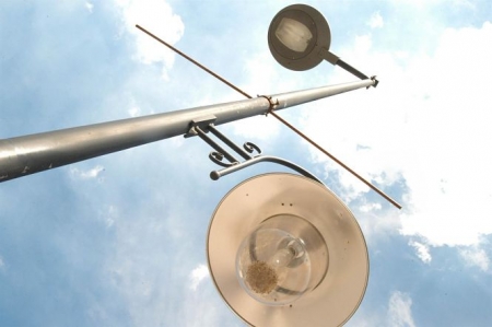 Imagen de una farola de ahorro de energia instalada por la Diputación de Granada (DIPUTACIÓN) 