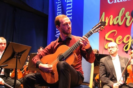 Micea Gongoncea guitarrista en la final del certamen Andres Segovia 2019 (AYTO. ALMUÑÉCAR)