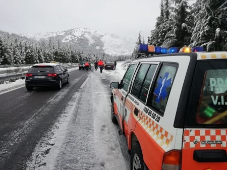 Protección Civil actúa por una fuerte nevada en el Puerto de la Mora (AYUNTAMIENTO DE GUADIX)