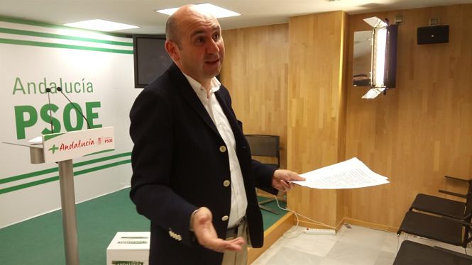 El secretario de Política Institucional del PSOE de Andalucía, Francisco Conejo, en rueda de prensa (EUROPA PRESS) El secretario de Política Institucional del PSOE de Andalucía, Francisco Conejo, en rueda de prensa (EUROPA PRESS)