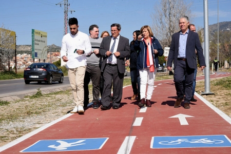 José Entrena en el nuevo carril bici de Jun (R. MARTÍNEZ / DIPGRA) 