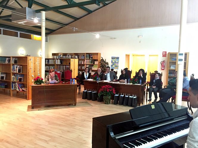 Entrega de premios de un edición anterior del certamen literario `Villa de Montefrío` (AYTO. MONTEFRIO) Entrega de premios de un edición anterior del certamen literario `Villa de Montefrío` (AYTO. MONTEFRIO)