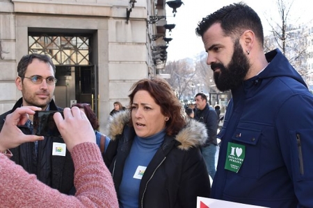 El coordinador general de IU Andalucía y portavoz de Adelante,Toni Valero, la diputada y coordinadora provincial, Mari Carmen Pérez y el diputado y parlamentario, Chus Fernández, en la pasada manifestación contra el cierre de los Semi D (IU)