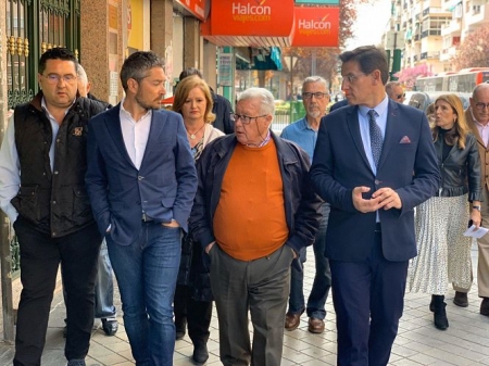 Luis Salvador durante la visita al Zaidín (JAVIER ALGARRA)
