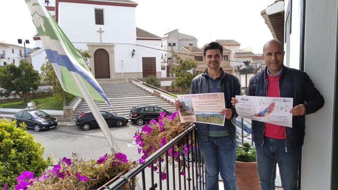 el concejal de Cultura y el alcalde de Otura presentan el IV Concurso de Fotografía y el V Certamen de Relato Corto `Suspiro del Moro` (AYTO. OTURA) el concejal de Cultura y el alcalde de Otura presentan el IV Concurso de Fotografía y el V Certamen de Relato Corto `Suspiro del Moro` (AYTO. OTURA)