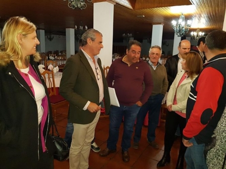 Imagen de la reunión con los agricultores (PP) 