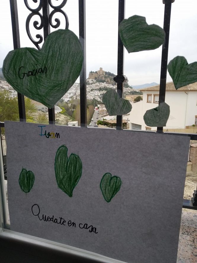 algunos de los corazones verdes que pueden verse ya en las ventanas y balcones de Montefrío (AYTO. MONTEFRÍO) algunos de los corazones verdes que pueden verse ya en las ventanas y balcones de Montefrío (AYTO. MONTEFRÍO)
