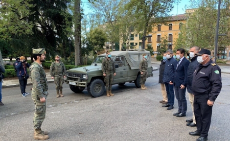 El alcalde de Granada, Luis Salvador, recibe a la Legión Española (AYUNTAMIENTO DE GRANADA) 