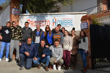 La delegada territorial de Empleo y Economía, Virginia Fernández durante una visita a `Proyecto Hombre` (JUNTA) 