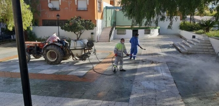 Operarios desinfectan las Calles de La Zubia (AYTO. LA ZUBIA) 