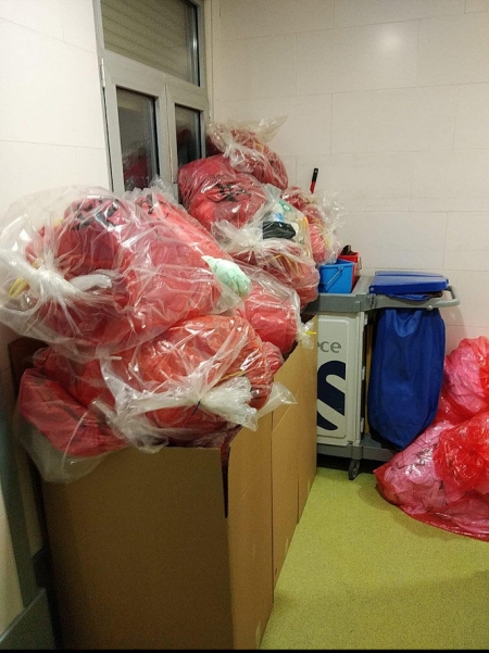 Residuos sanitarios en la sala de limpieza (UGT) 
