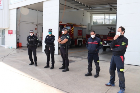 Miembros de la Policía Local y bomberos de Almuñécar (AYTO. ALMUÑECAR) 