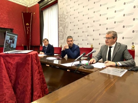 El concejal de Recursos Humanos, Francisco Fuentes, y los portavoces del equipo de gobierno local, Manuel Olivares y César Díaz (AYUNTAMIENTO) 
