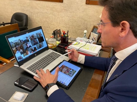 El alcalde de Granada, Luis Salvador, en una reunión telemática (AYUNTAMIENTO) 