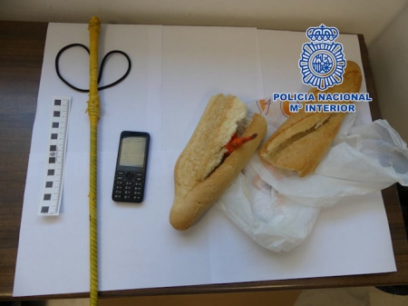 Barra de pan donde iba oculta la cocaina (POLICÍA NACIONAL) 