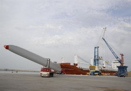 Embarque de aspas para aerogeneradores en el Puerto de Motril (PUERTO DE MOTRIL) 