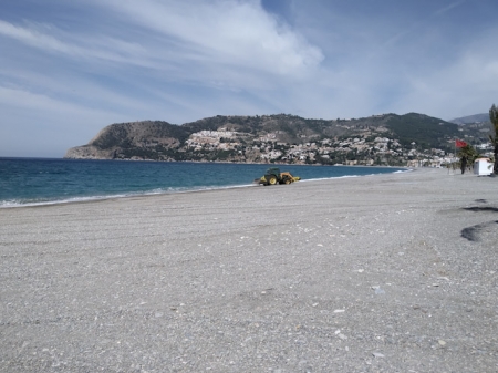 Puesta a punto de una Playa de Almuñécar (AYTO. ALMUÑECAR) 