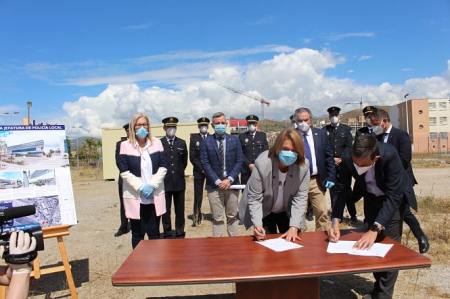 Firma del acta de replanteo de nuevo edificio de la Policía Local (AYTO. MOTRIL) 