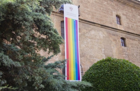 Bandera arco iris en el Hospital Central (UGR) 