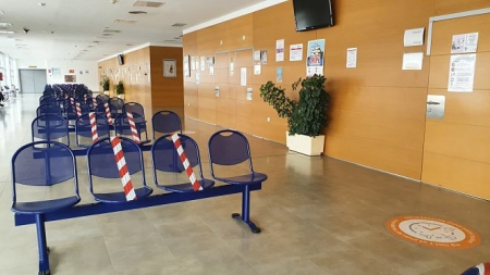 Sala de espera del Hospital de Alta Resolución de Loja (HAR LOJA) 