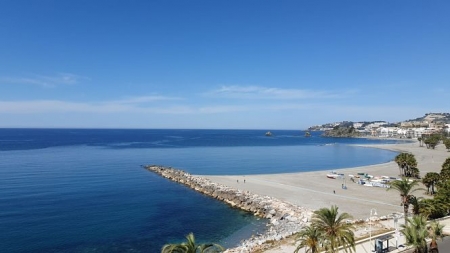 Una de las playas de la Costa Tropical (MDAD. COSTA TROPICAL) 