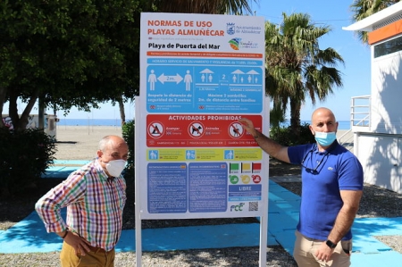 Señalización de una playa de Almuñécar (AYTO. ALMUÑÉCAR)